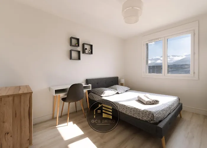 Lesdiguieres 3 Bedrooms Parking דירה *