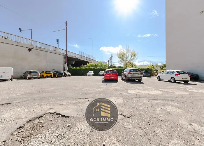 דירה Lesdiguieres 3 Bedrooms Parking גרנובל